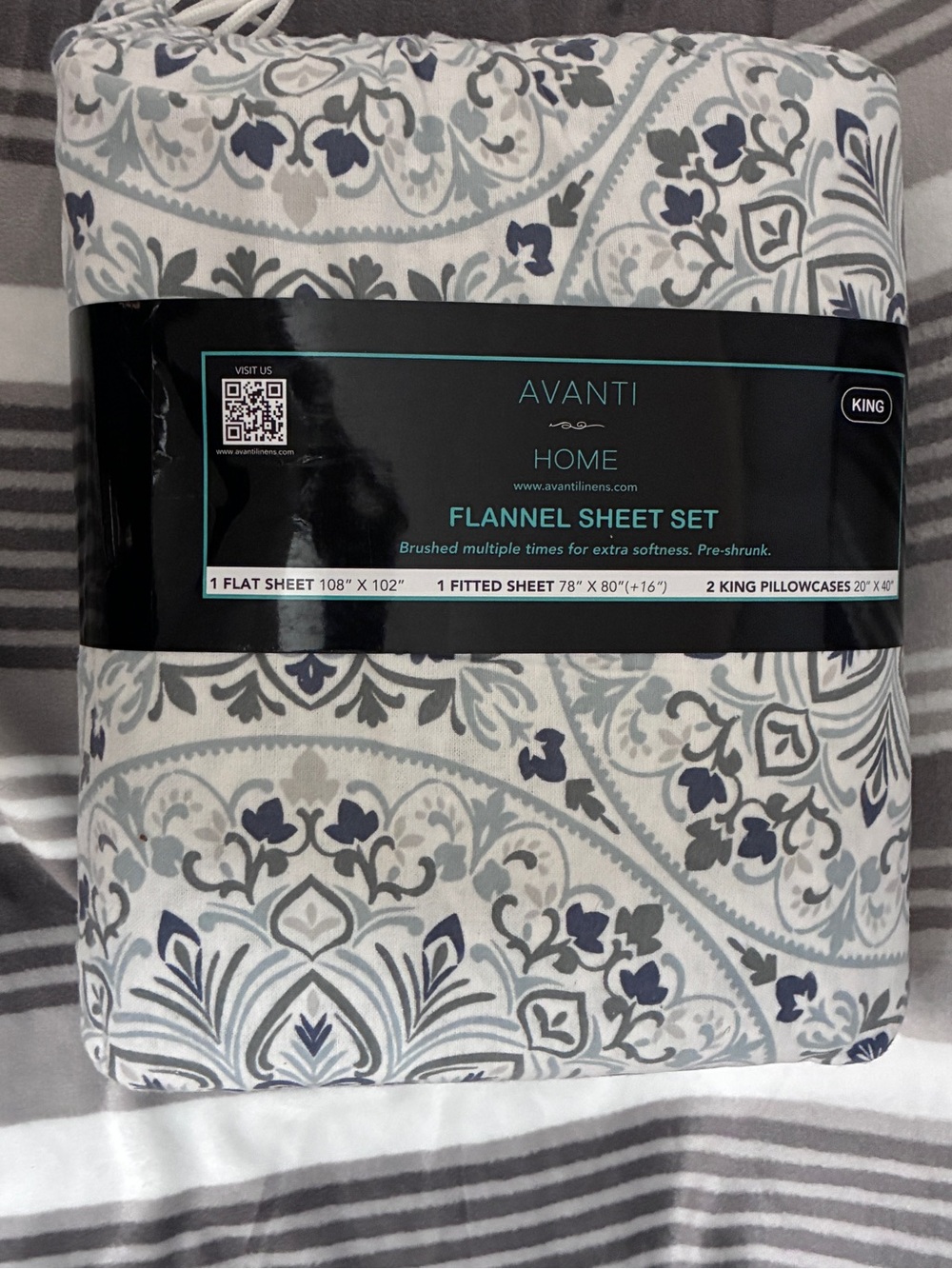 Avanti King Flannel Sheet Set - White, Gray, Blue Paisley